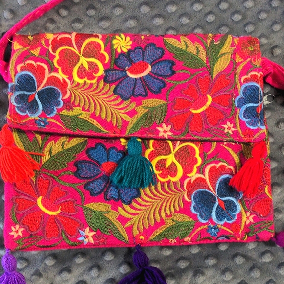 Guatemalan embroidered bag - Picture 2 of 3